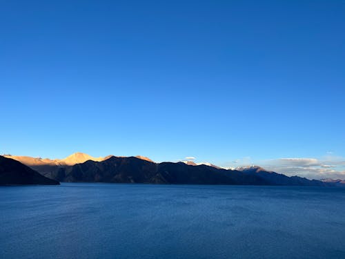 Foto stok gratis langit biru, langit cerah, lansekap