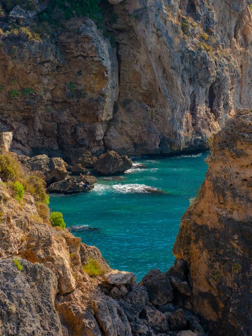 Free Explore the dramatic rocky cliffs and turquoise waters of Antalya's coastline, perfect for nature enthusiasts. Stock Photo