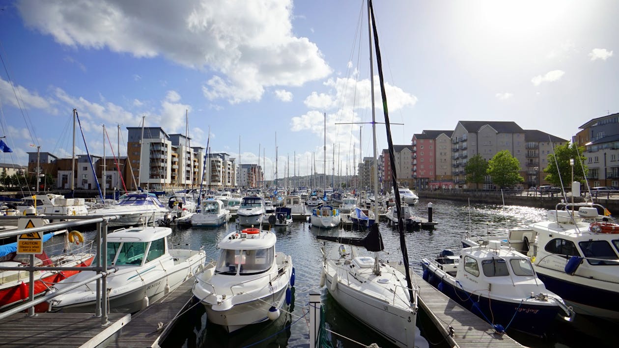 Free Four White Motorboats on Body of Water Stock Photo