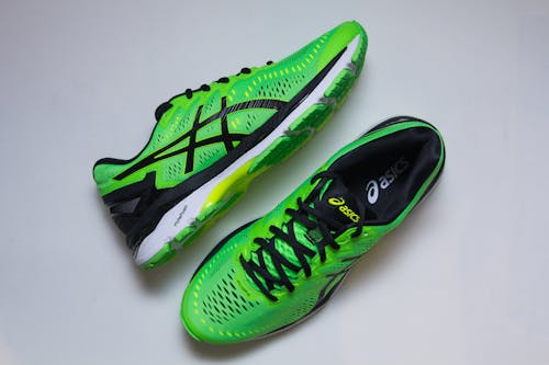 Kostnadsfri bild av asic, asics green, gymnastikskor