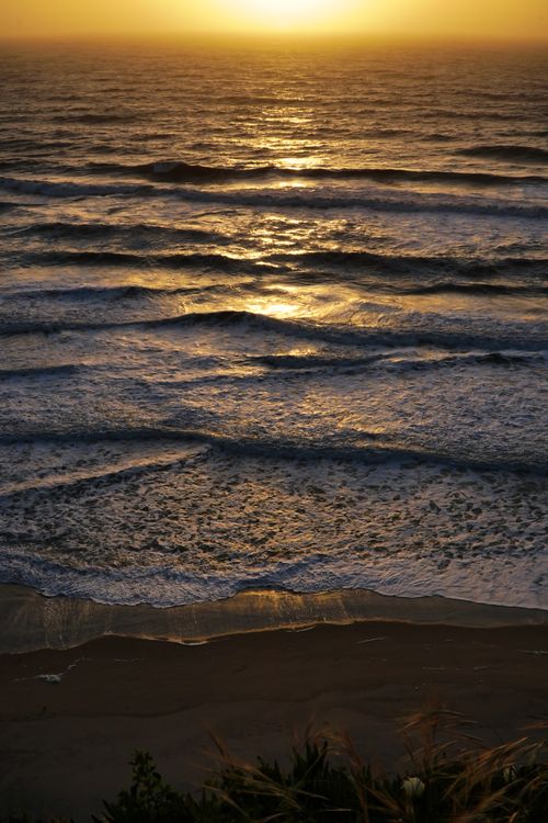 Free Serene sunset over the waves at Santa Cruz beach, California. Stock Photo