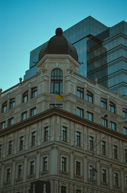 Free Low Angle Shot of the Leonardo Business Center in Kyiv, Ukraine Stock Photo