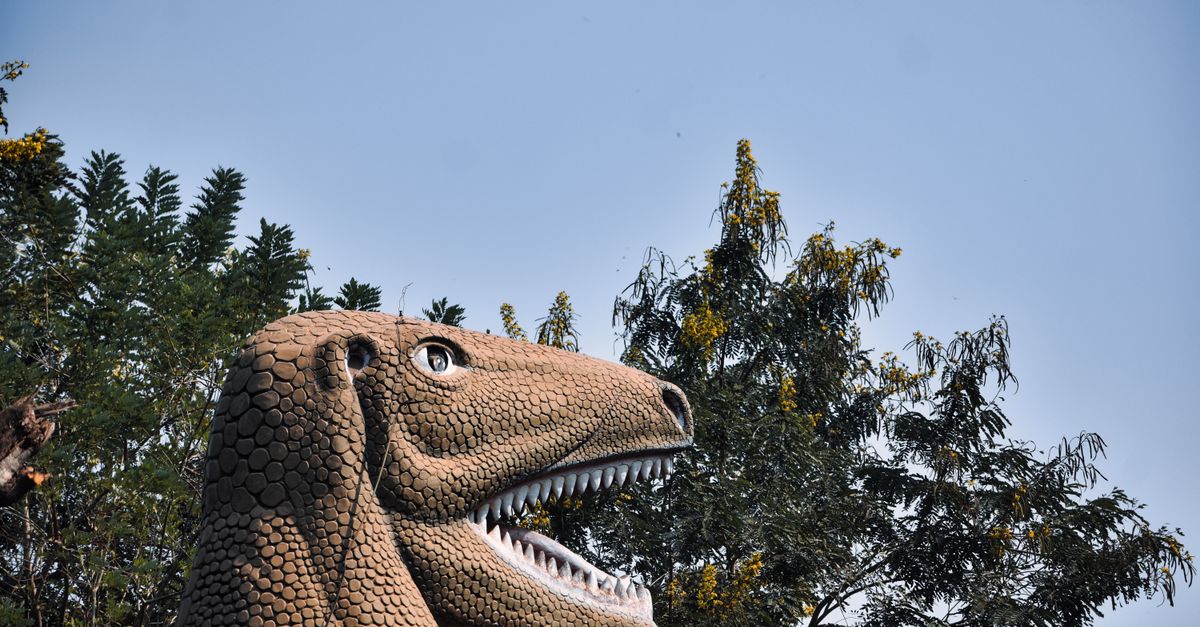 Bite Marks on Tyrannosaur Fossil Point to Smaller Raptors Feeding on the Carcass