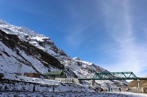 Free Breathtaking winter view of snowcapped mountains and bridge in Manali, India. Stock Photo