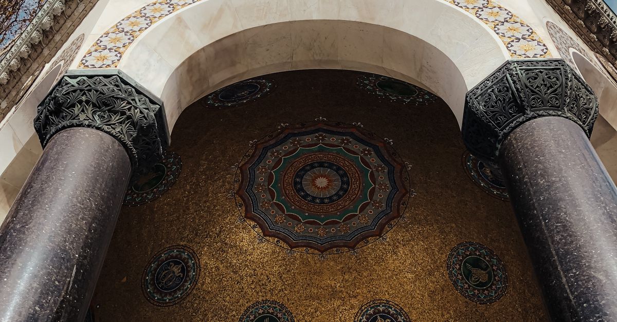 Ornamented Ceiling of Temple · Free Stock Photo