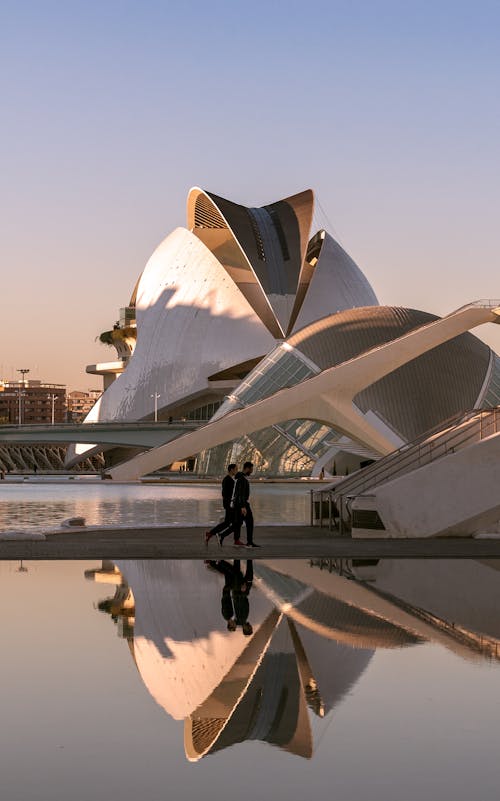 Gratis stockfoto met futuristische architectuur, gebouw, heldere lucht