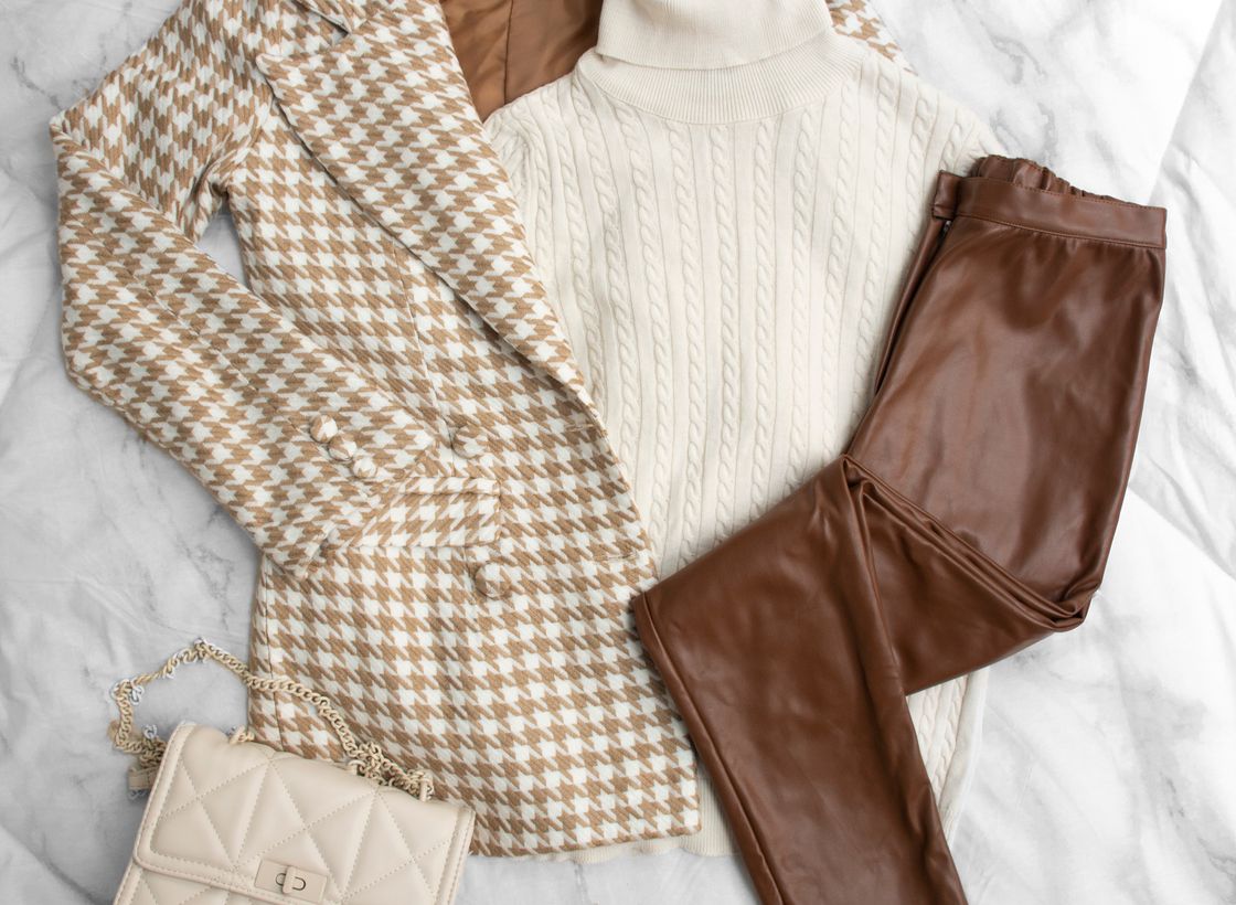 Summer texture, linen layers, and clean accessories