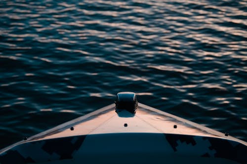 Foto profissional grátis de água, barco, embarcação