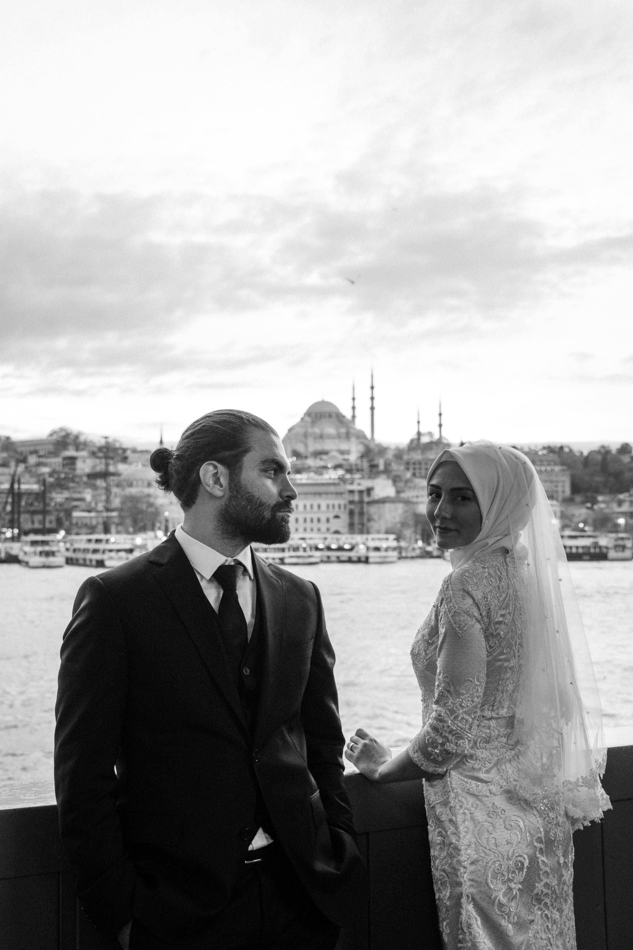 Elegant bride and groom by the scenic Bosphorus in Istanbul.