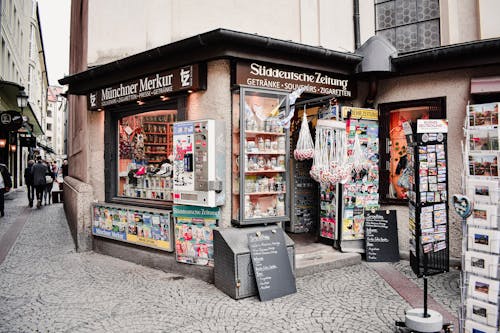 Gratis stockfoto met aan lichtbak toevoegen, aandenken, boodschappen doen