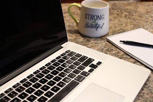 Free stock photo of apple, apple mac, at table