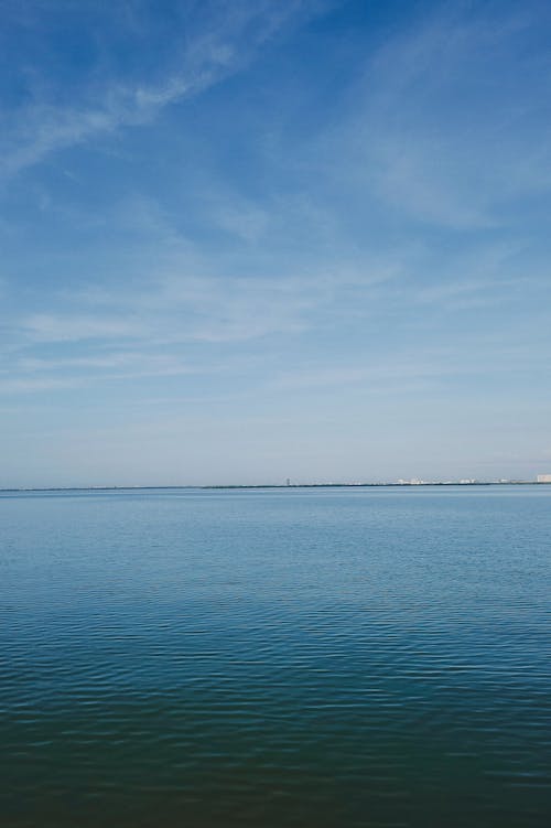 Foto profissional grátis de água, azul, beira-mar