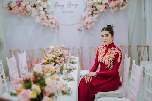 Gratis lagerfoto af ægteskab, asiatisk kvinde, blomster