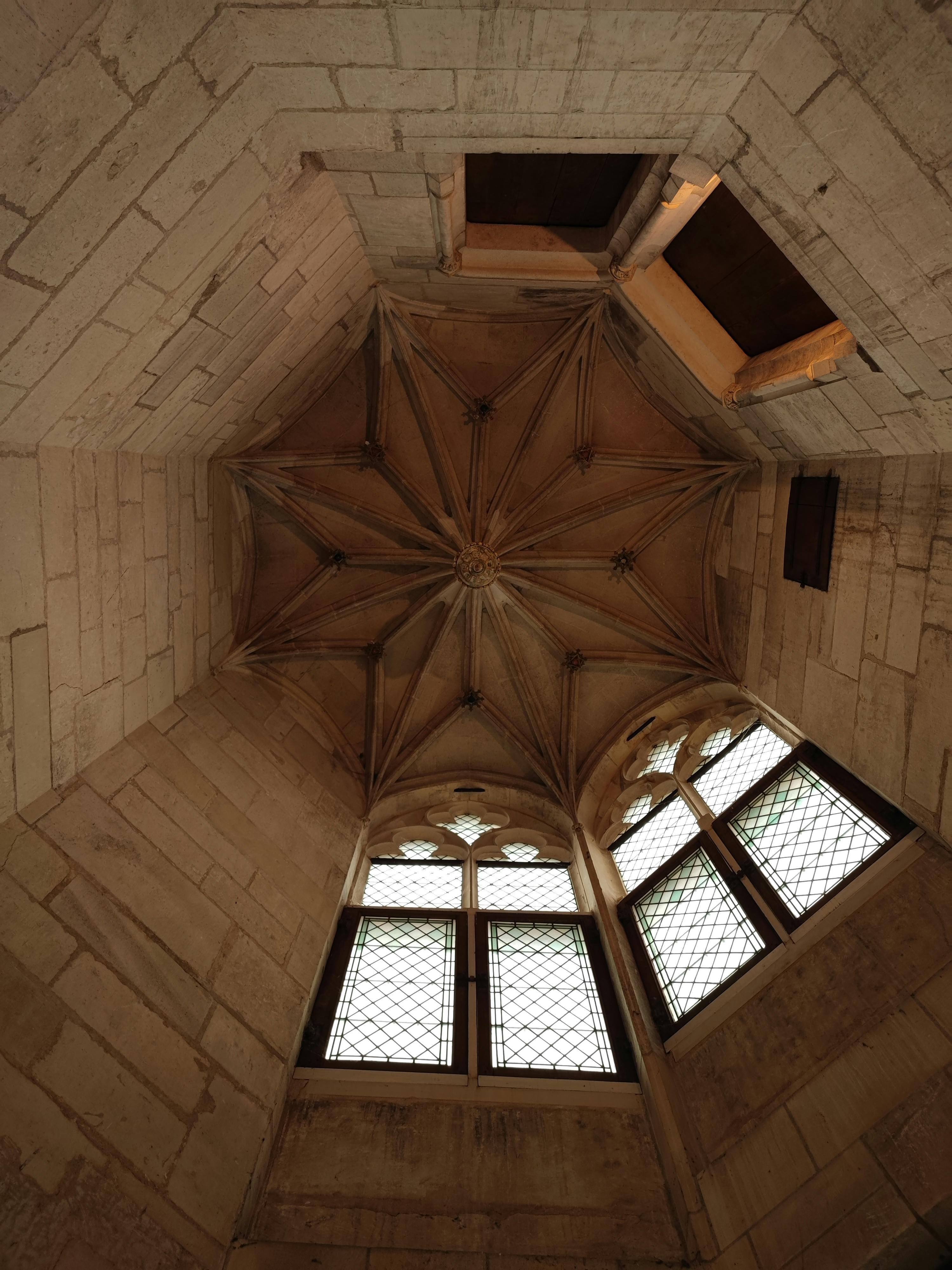Geometric Dome in Stone Building with Windows · Free Stock Photo