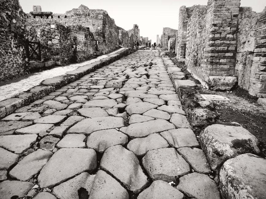 full|ancient roman road
