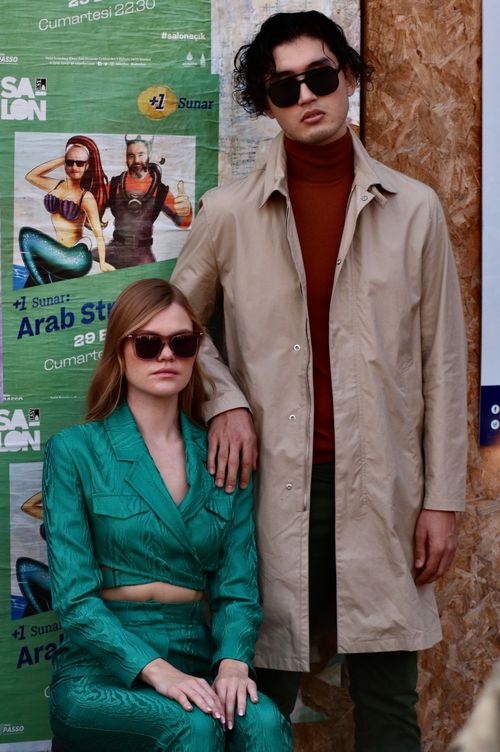 Free Fashionable couple in urban environment, wearing sunglasses and trendy attire. Stock Photo