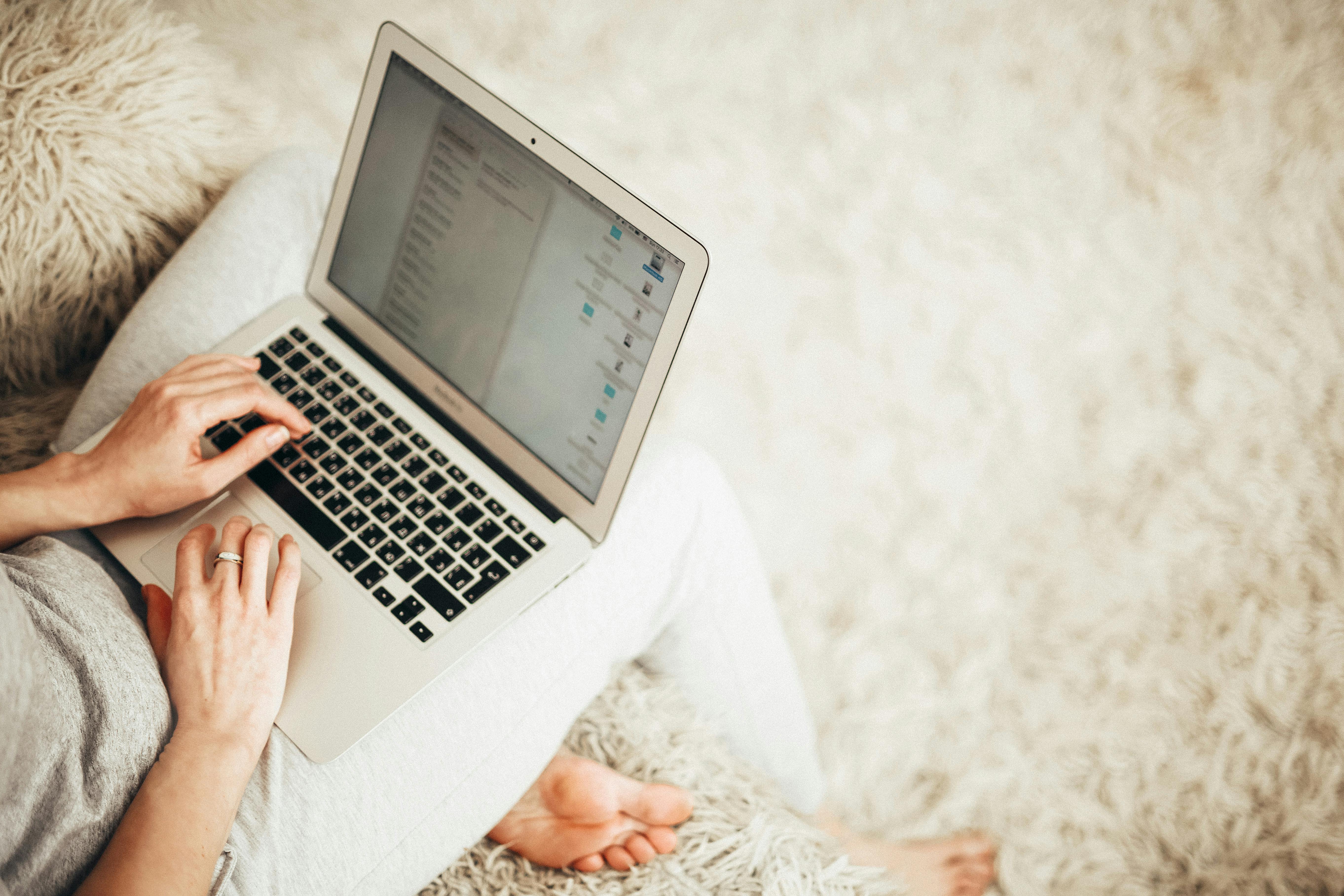 woman using a laptop. | Photo: Pexels