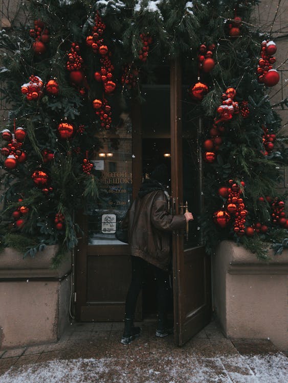 Bolas De Natal Penduradas Na Porta