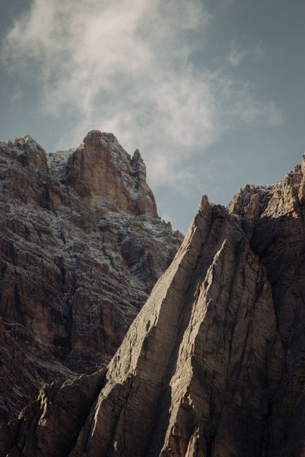 A stunning view of jagged peaks under a blue sky in Veneto, Italy.