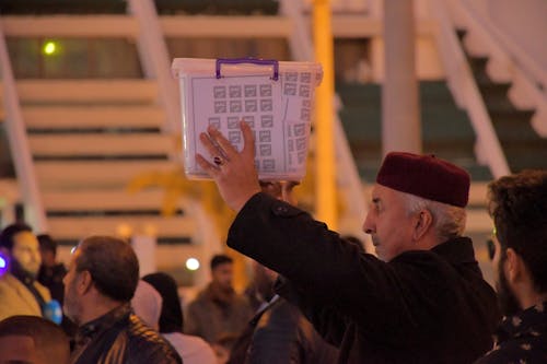 Ingyenes stockfotó demonstráció, dobozugrás, öreg személy témában