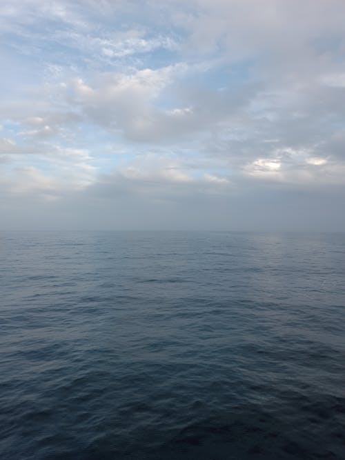 Darmowe zdjęcie z galerii z białe chmury, horyzont, morze