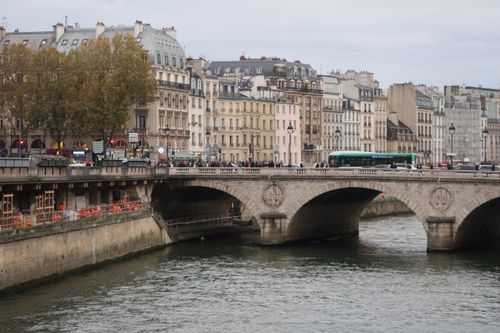 Free Charming Parisian architecture along the historic Seine River bridge. Stock Photo