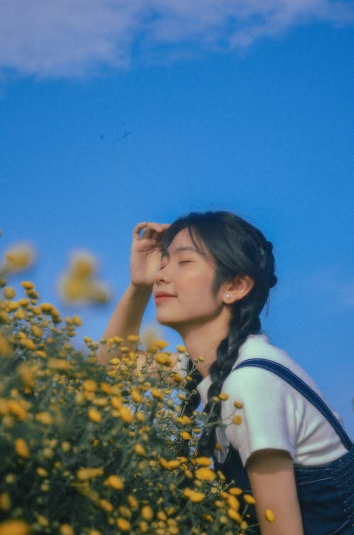 Free stock photo of blue sky, flowers, girl
