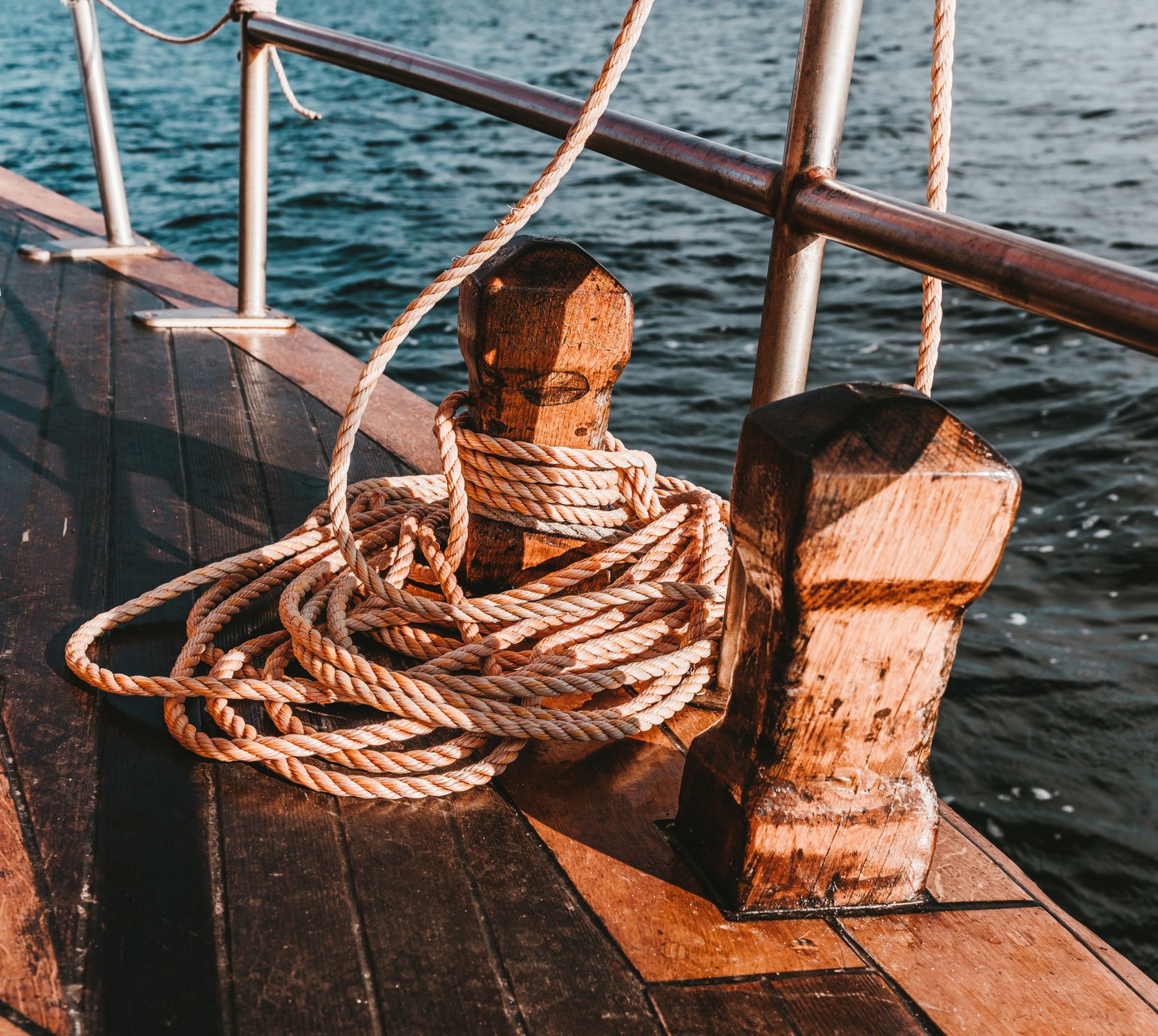 Nautical Rope Column Rope Tied on the Column · Free Stock Photo