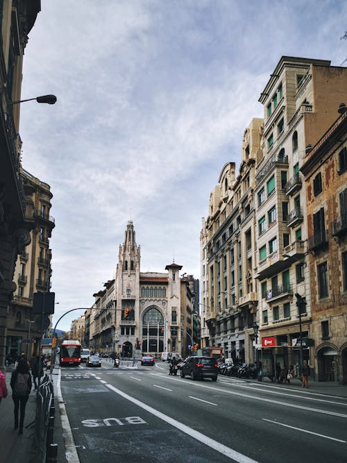Gratis stockfoto met Barcelona, buitenkant van het gebouw, city street