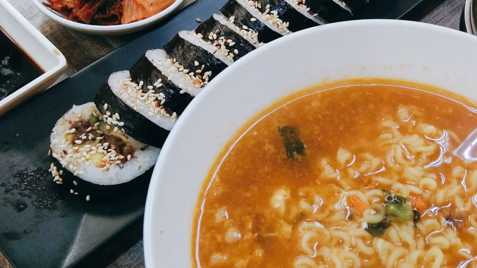 Kuliner Korea dengan ramyun, gimbap dan makanan khas Korea Selatan