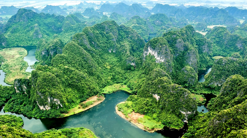 Free Stunning aerial view of lush green highlands in Đắk Ya, Gia Lai, Vietnam, showcasing rivers and forests. Stock Photo