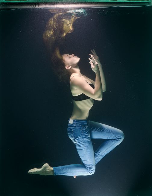 Stunning underwater portrait of a woman in motion showcasing elegance and beauty.