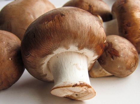 Detailed close-up of fresh button mushrooms, perfect for food photography enthusiasts.