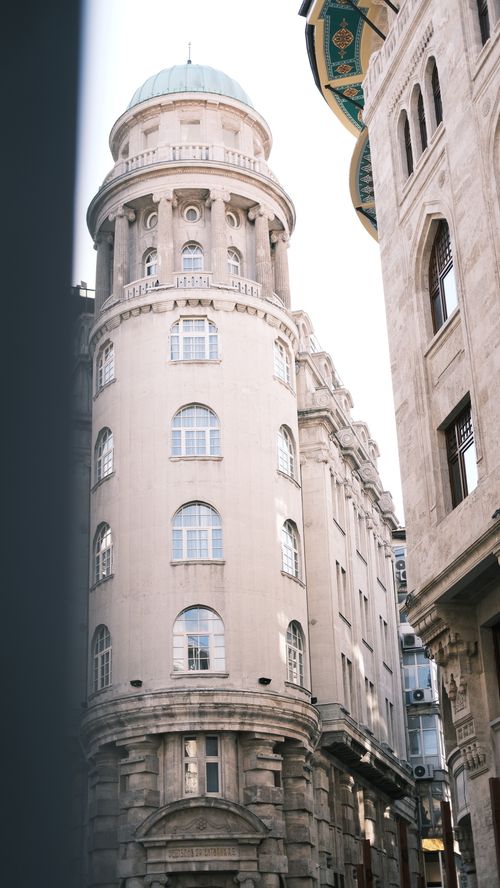 Free Low angle view of historic building in İstanbul, showcasing unique architecture and urban charm. Stock Photo