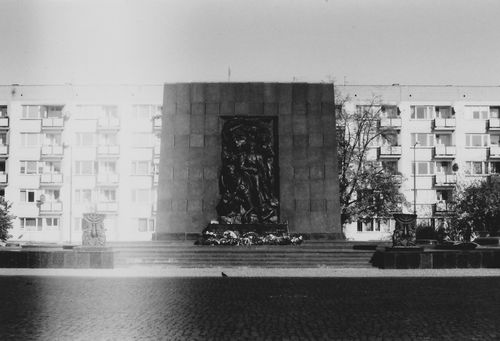 Free A striking black and white photo of an urban monument surrounded by residential buildings. Stock Photo