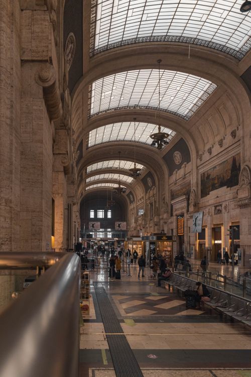 Free Elegant view of Milan Centrale railway station's architectural beauty. Stock Photo