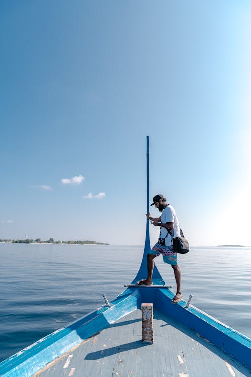 Gratis stockfoto met alleen, blauwe lucht, boot