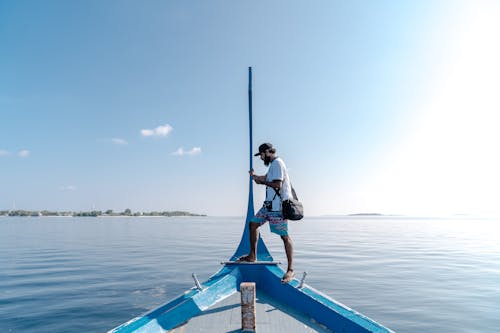 Foto profissional grátis de alforje, barco, boné