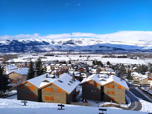 Fotos de stock gratuitas de casas, invierno, montañas cubiertas de nieve
