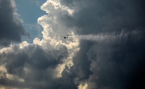 Foto stok gratis pesawat layang di langit