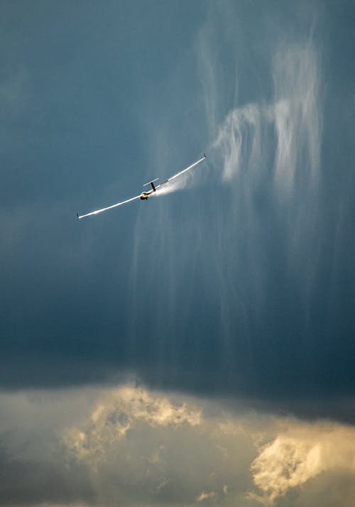 Foto stok gratis pesawat layang di langit