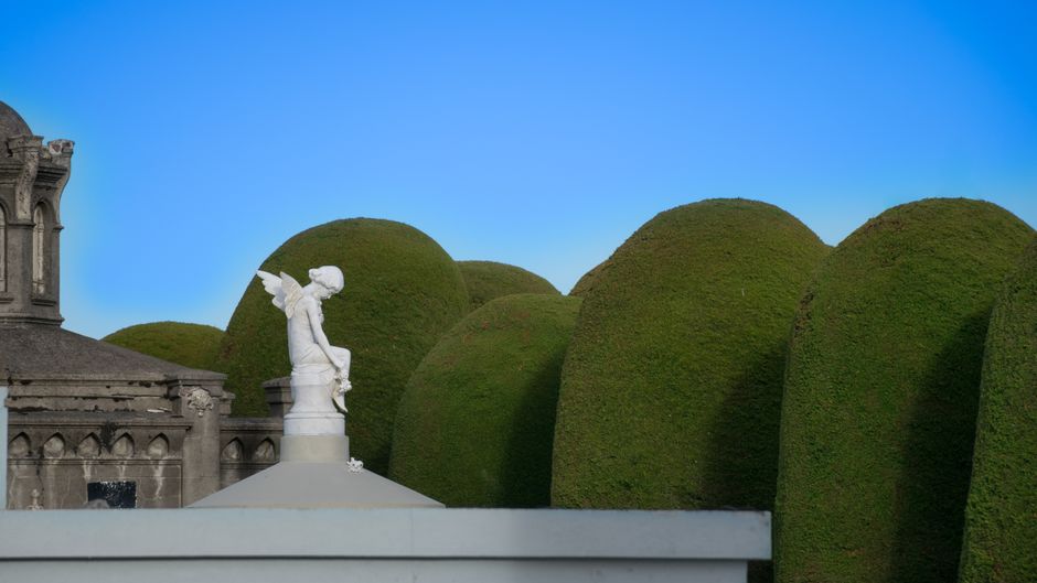 Menguak Sejarah: Dari Gereja Katolik hingga Makam Sementara Menguak Sejarah: Dari Gereja Katolik hingga Makam Sementara