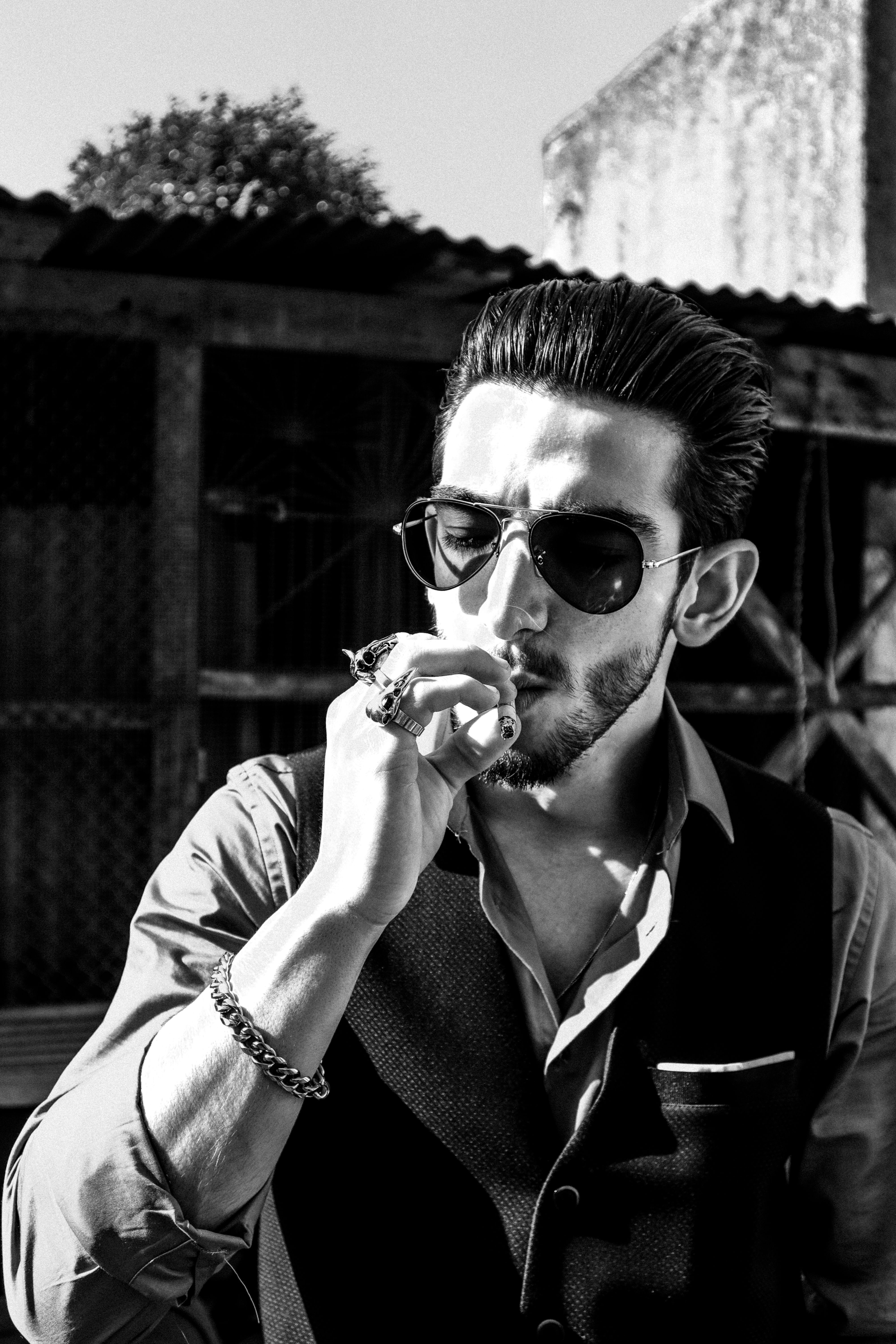 how does cigarette smoke affect the lungs ⛔⛔Smoking poses severe dangers to lung health, including: 1. Lung Cancer  Smoking is the leading cause of lung cancer, increasing the risk of  developing this deadly disease. 2. Chronic Obstructive Pulmonary Disease (