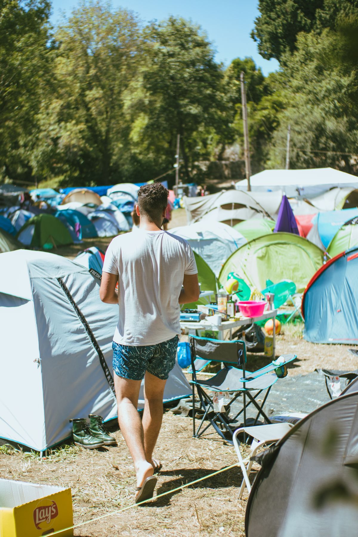 Festivalcamping mit Zelten bei sonnigem Wetter als Symbolbild für Hurricane und Southside 2026 Wetter