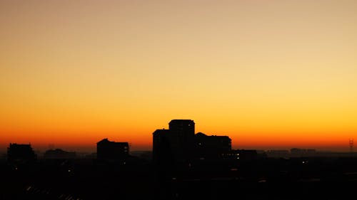 Free Silhouet Van Gebouwen Tijdens Zonsondergang Stock Photo