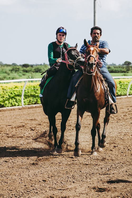 Dos Hombres, Equitación, Caballo