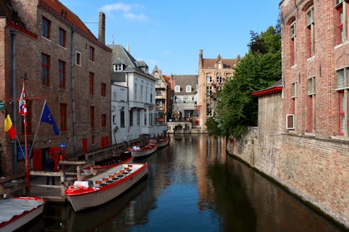 Foto profissional grátis de água, barcos, canal