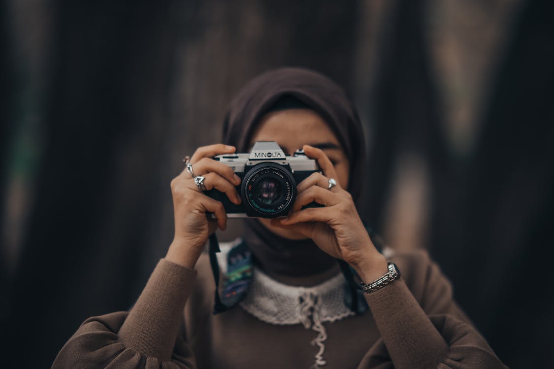 Photos gratuites de appareil photo, femme, hijab