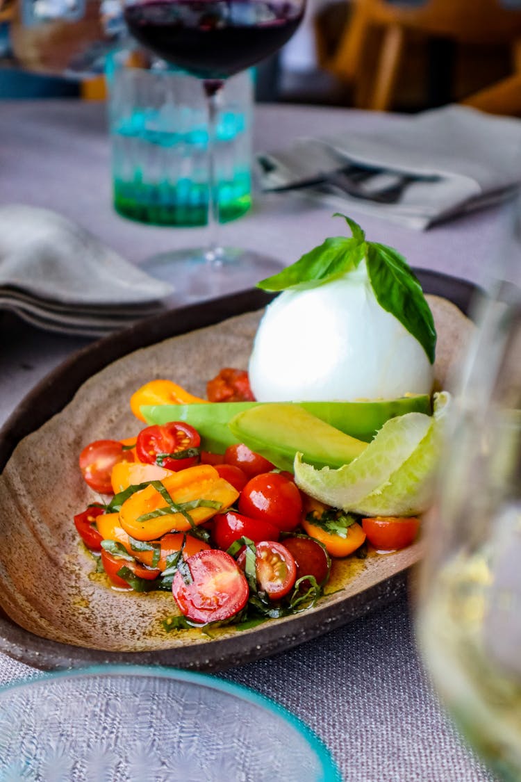 Burrata With Tomato Slices 