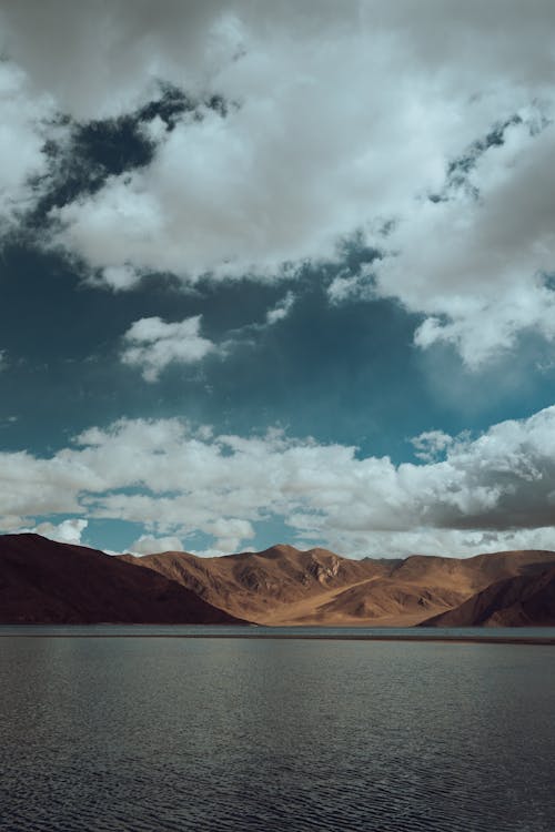 Immagine gratuita di arido, catena montuosa, deserto